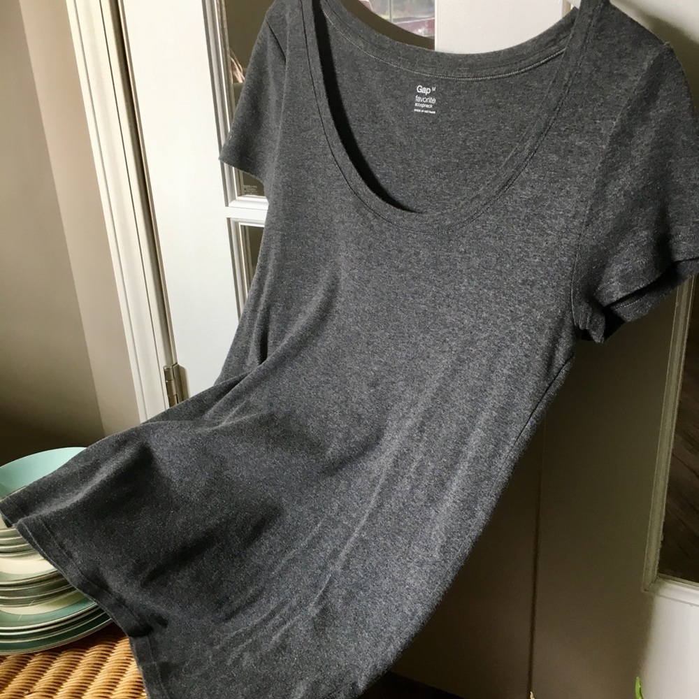 Gray Gap scoop neck t shirt